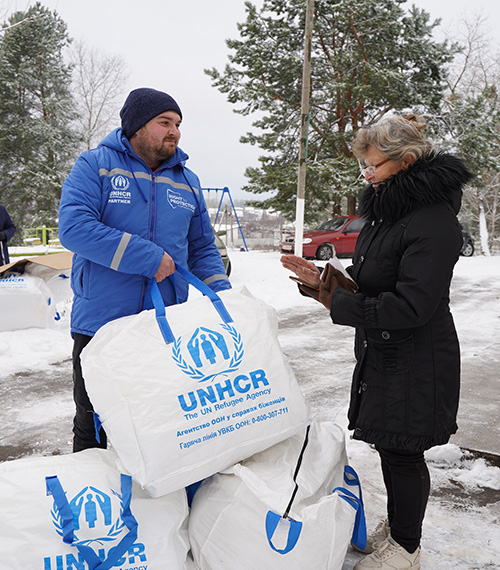 rf1324083_staff-unhcr-fourni-aide-urgence