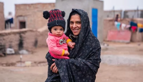 maman afghane et son enfant